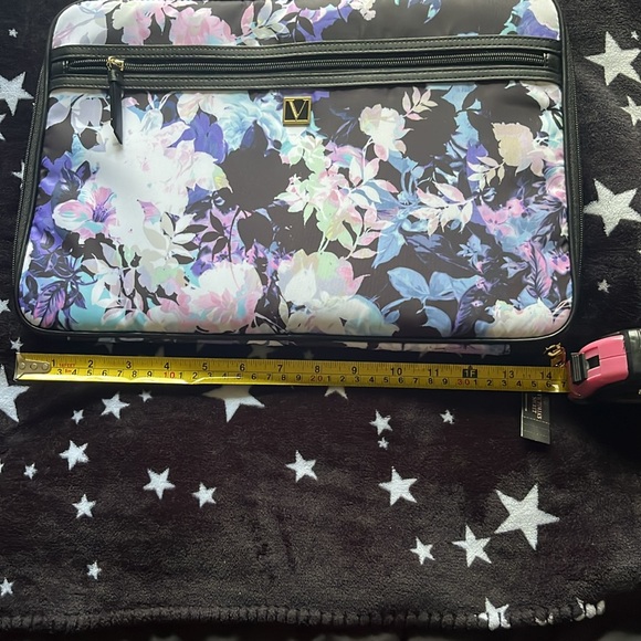 Victoria’s Secret laptop cover - Picture 4 of 5